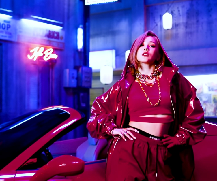 EVERGLOW "LA DI DA" MV